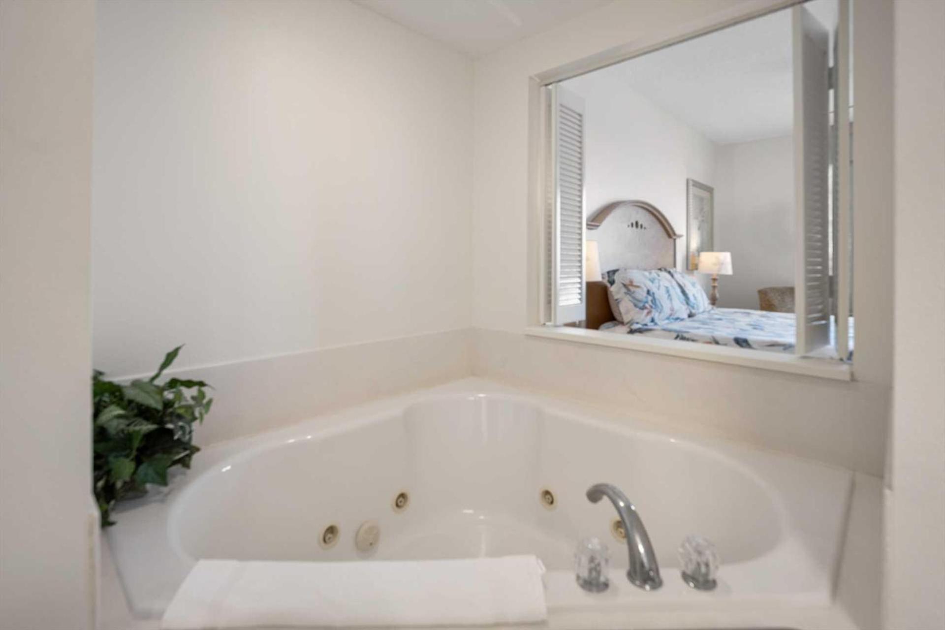 Luxury 10th Floor 2 Bedroom Direct Oceanfront Wyndham Ocean Walk Daytona | 1027 Holiday home